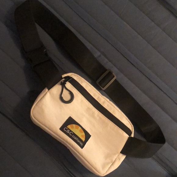 Small C&Ccalifornia FannyPac VNTG?Purse Crossbody 8”x5”x2”Washable Nylon - Picture 1 of 9